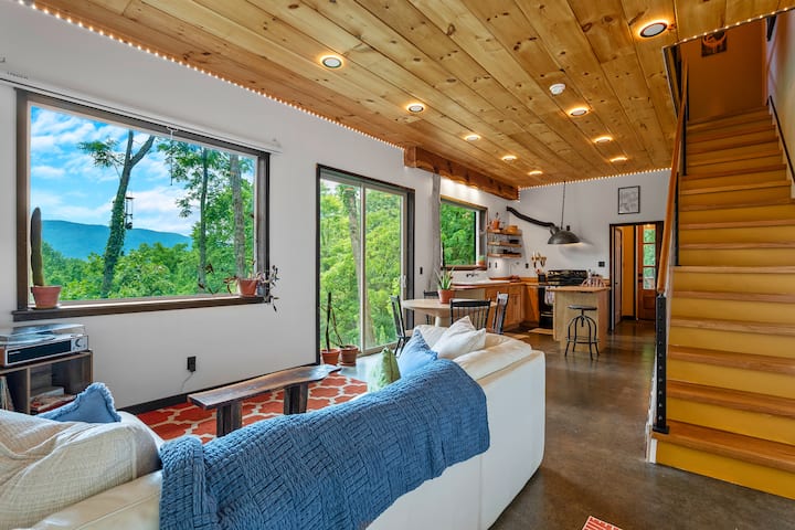 New Modern Cabin! Mtn Views, Sauna, Hot Tub! Enjoy - Black Mountain, NC