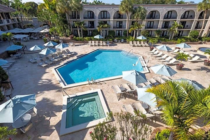 Wyndham Boca | Studio Suite | Pool View Comfort - Boca Raton, FL