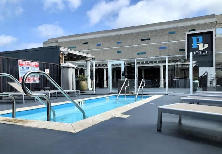 4 Pet-friendly Rooms In Vibrant Little Italy - San Diego, CA