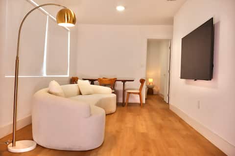Top performing Airbnb: 14ppl | 15 min Airport | FREE Parking | Laundry in Curtis Park