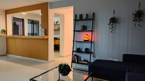 Successful Airbnb property: Remodeled! Super located, swimming pool, 6 pax, WiFi in Supermanzana 2 A