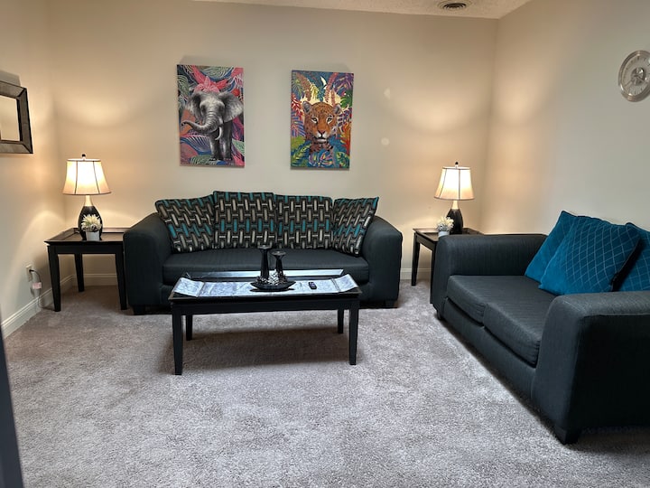 Downtown Lounge Getaway With Two Living Spaces - Greensboro, NC
