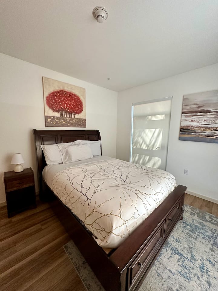 Beautiful 2bd 2bath~ Free Parking Pool Gym Jacuzzi - Beverly Hills, CA