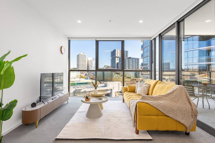 @Chic Woden Apt | Near Hospital, Westfield W Pool - Canberra