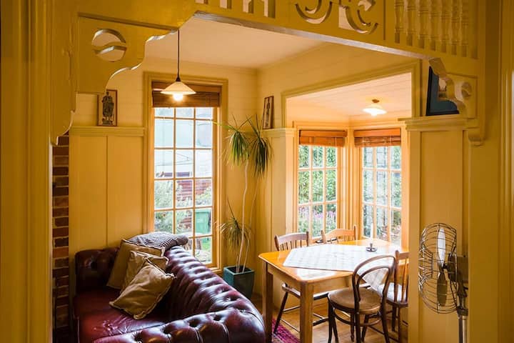 Lavender, A Cosy Getaway With Open Fire & Jet Spa - Dandenong Ranges