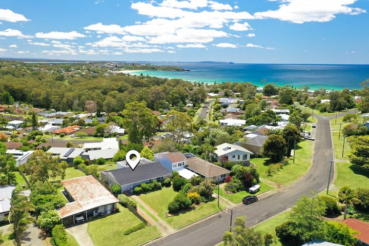 Mollymook Beach House | Stylish Stay W/ Fireplace - Ulladulla