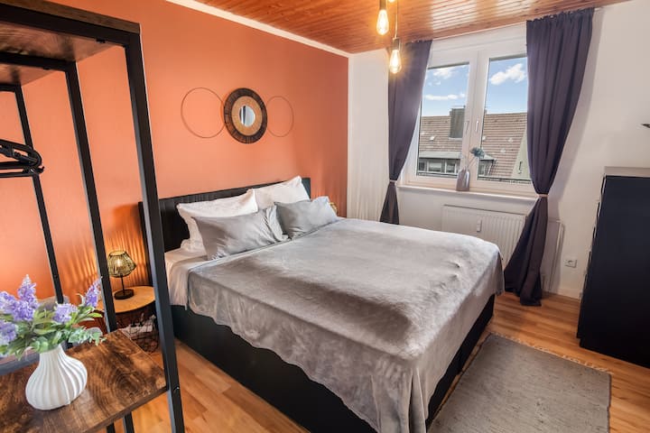 เตียงคู่ขนาด 180 x 200 ซม. รอคุณอยู่