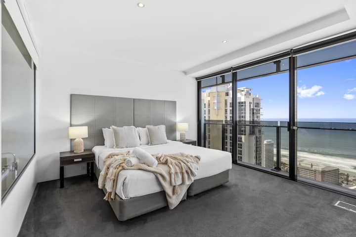 Спална соба 1 - 1 брачен кревет (широк 180 - 1 брачен кревет