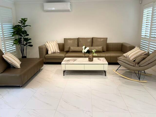 Spacious Family Retreat with Pool in Carindale gallery image 5