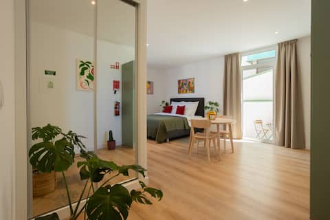 Wave Suite · Private Terrace · AC · Parking