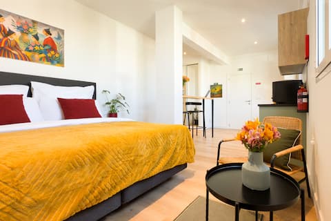 Rainbow Suite · Cozy · AC · Free Parking