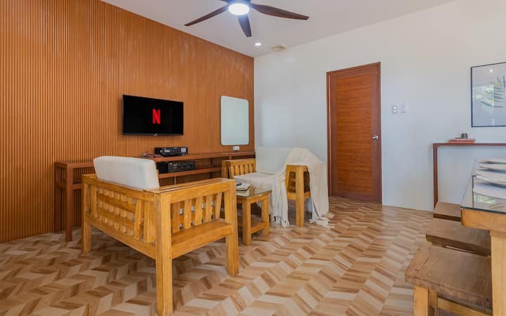 Relaxed Beach Stay For 10  Karaoke  Shore Access - Taal