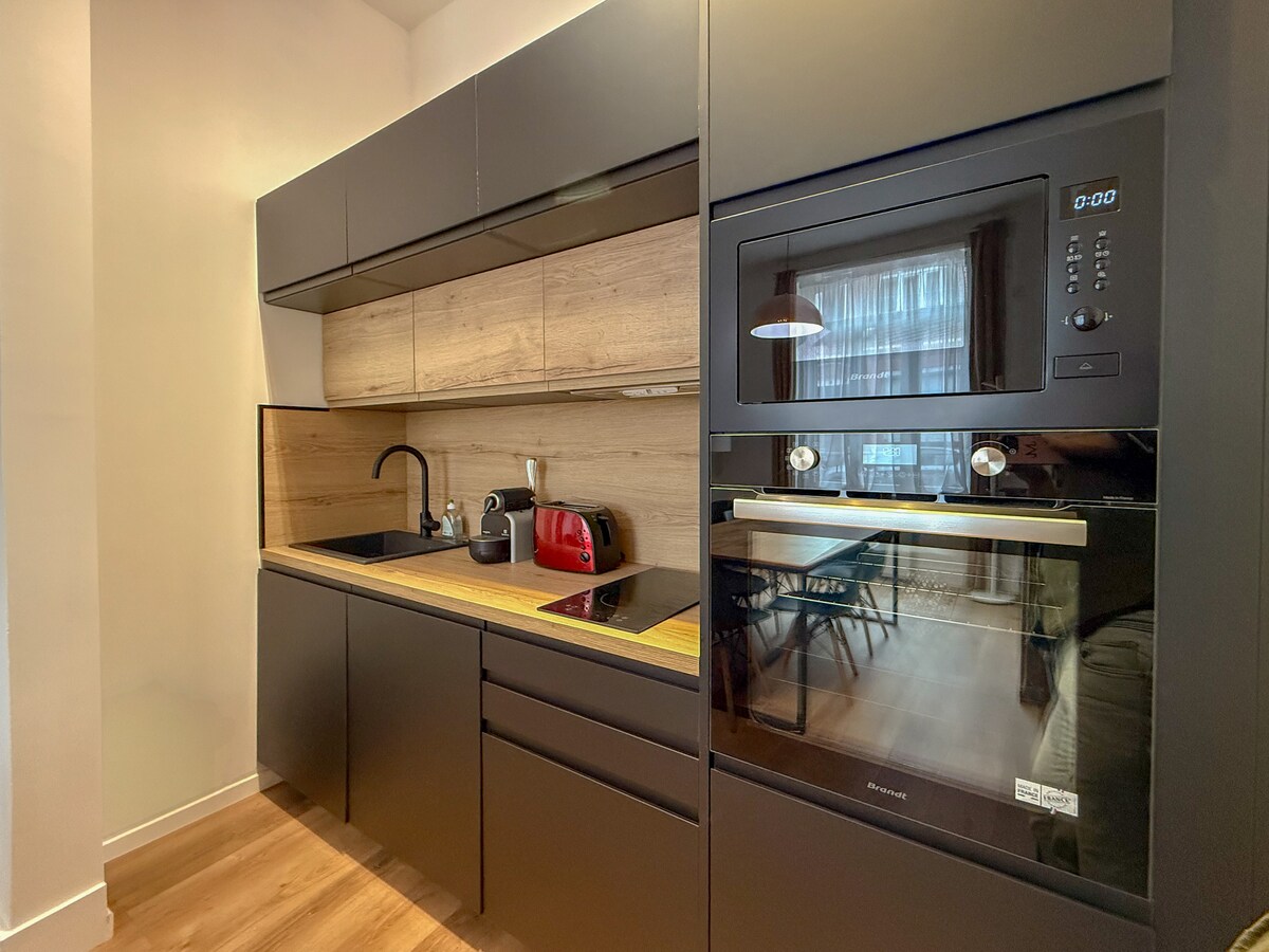 Top Airbnb: 1 bedroom apartment, Lille Europe station and Tram in La Madeleine