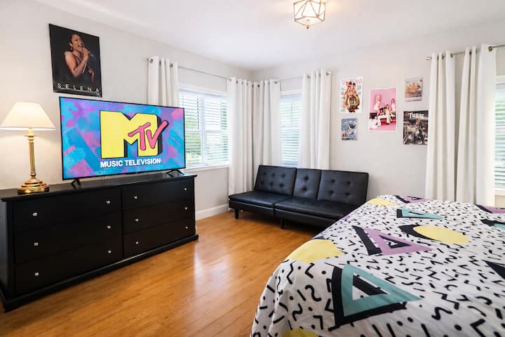 Saved by the 90s | VHS + Hot Tub & Chill - Houses for Rent in San