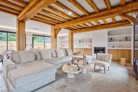 Luxurious 7-Bedroom Villa 10 min from Deauville