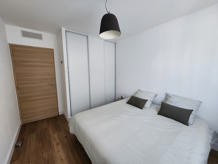 CAMAS MODULARES 

2 camas individuales de 90 x 200
o
1 cama doble de 180 x 200