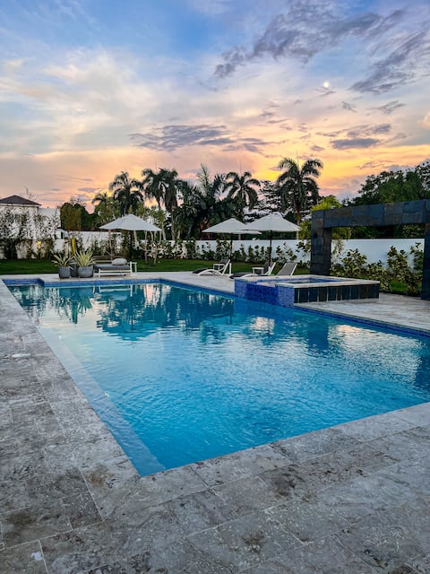Luxury All Include Resort Villa | King Beds | Pool