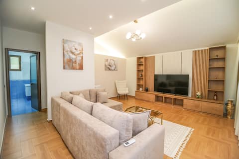 Popular Airbnb listing: Top Floor One-Bedroom Villa with Jacuzzi in Lagjja 1