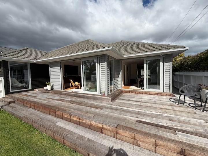 Modern, Spacious, Sunny 4bdrm Home Central Hutt - Lower Hutt