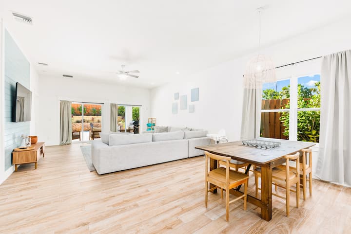 Casa Rio- Playa | New 4br Retreat W/ Pool - Stuart, FL