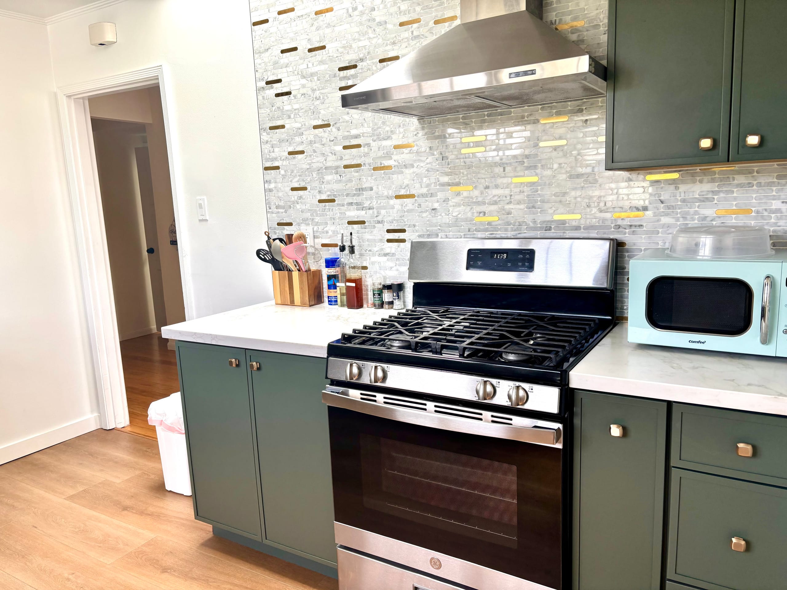 Home in San Francisco · ★4.95 · 4 bedrooms · 5 beds · 2 baths - Image 11
