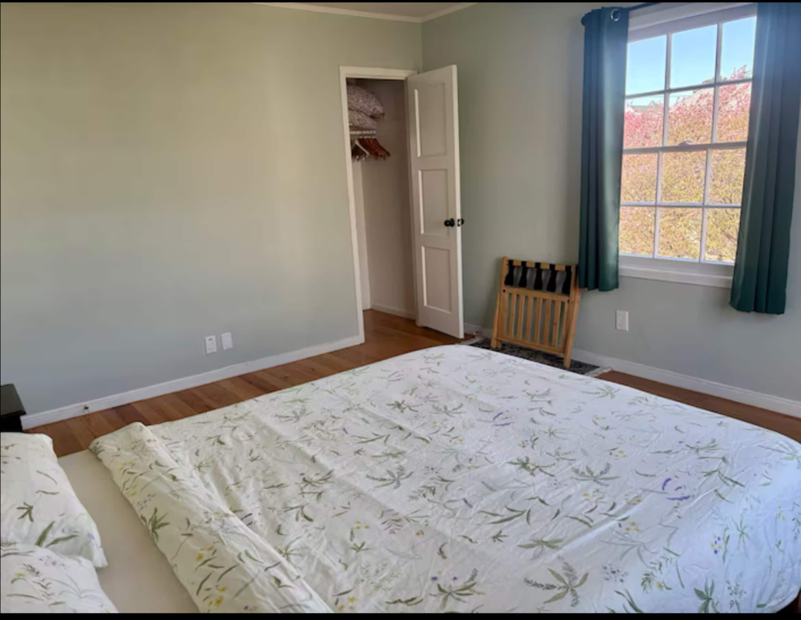 Home in San Francisco · ★4.95 · 4 bedrooms · 5 beds · 2 baths - Image 19