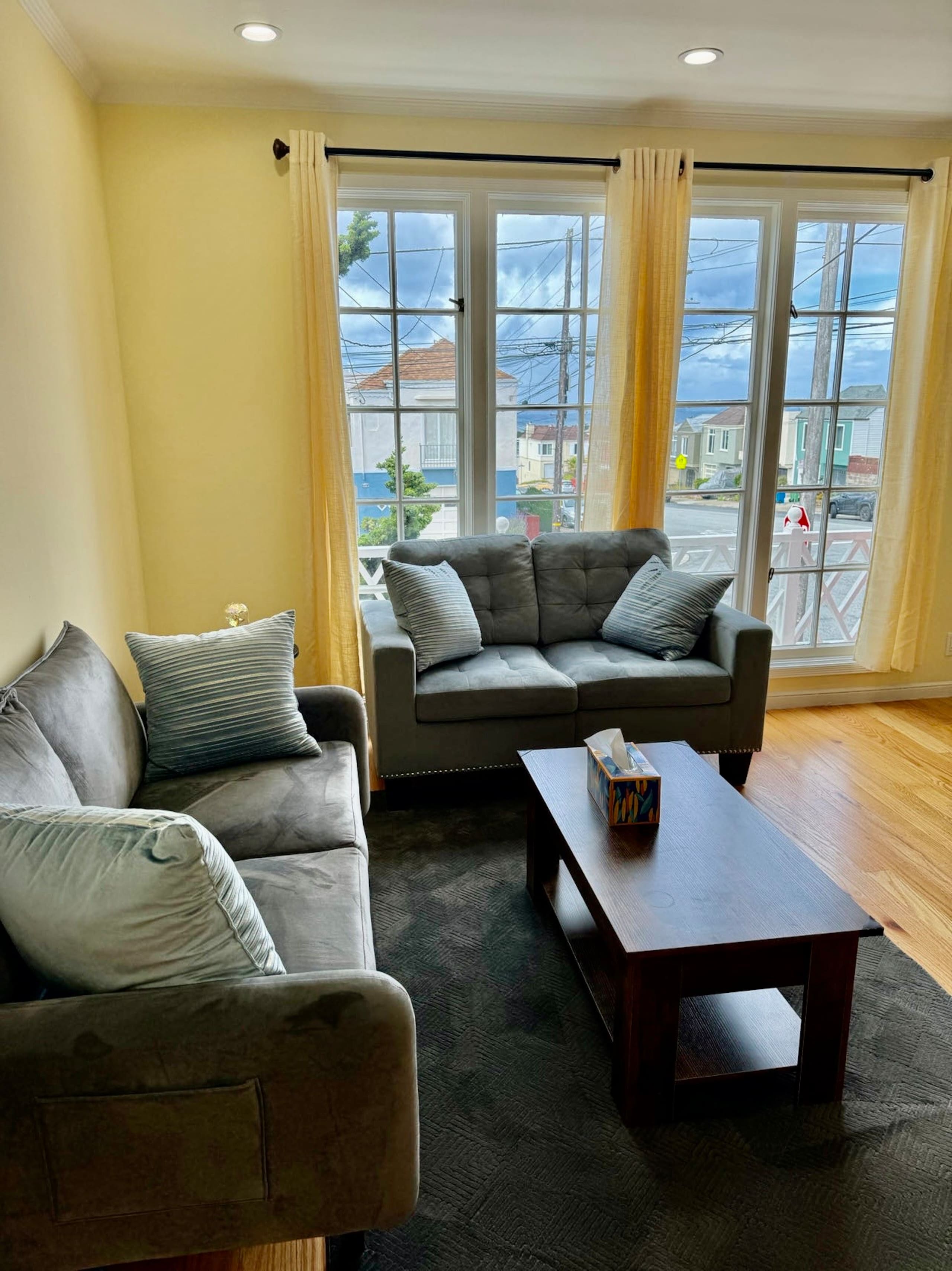 Home in San Francisco · ★4.95 · 4 bedrooms · 5 beds · 2 baths - Image 1