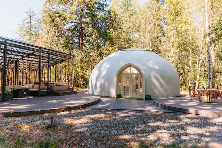 The Skyview Dome with hot tub and sauna. - Dome houses for Rent in