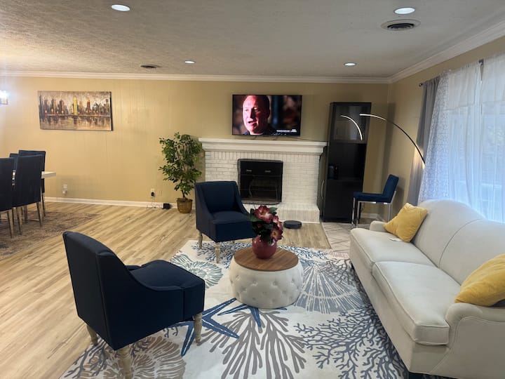 Quiet Corporate-ready Home W/ Laundry • 30+ Day - Louisville, KY