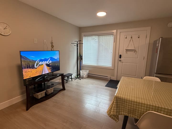 Cozy & Private 2br Guest Suite - Surrey