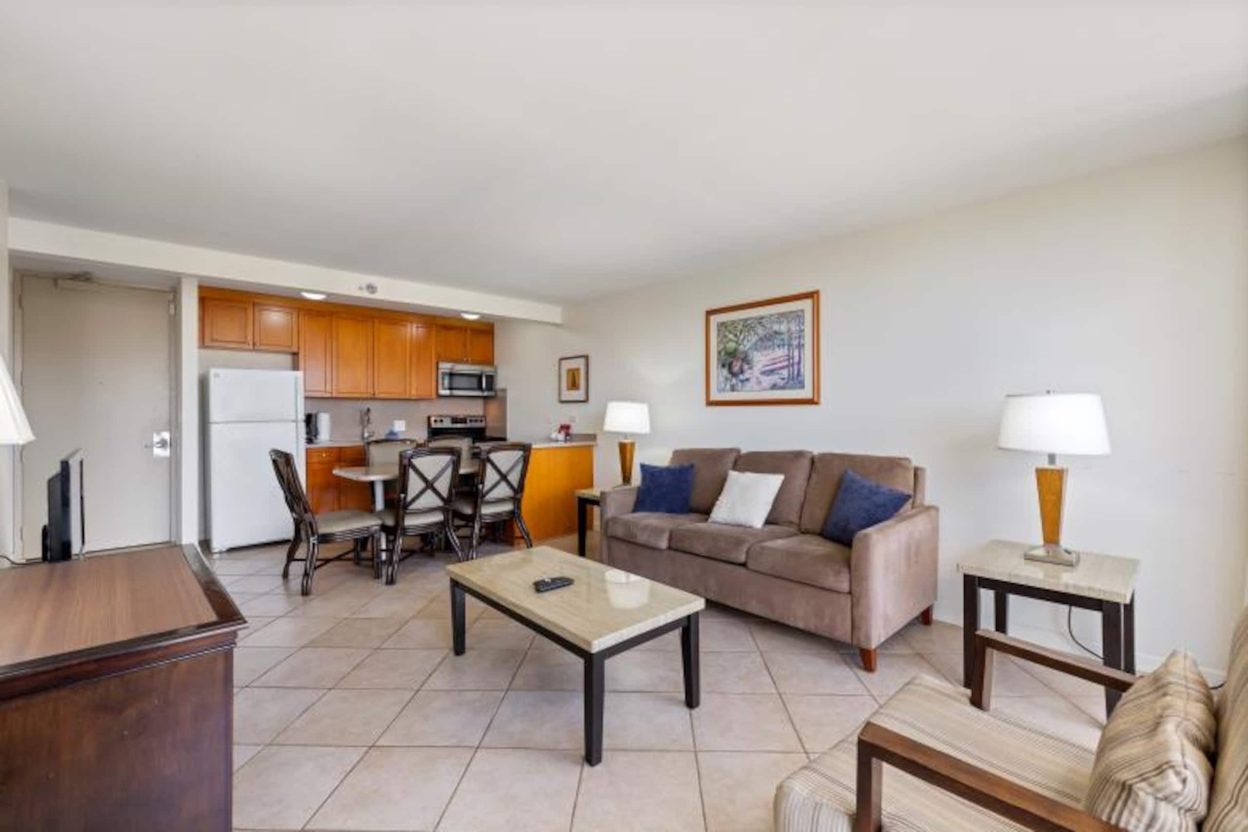 Brand New Listing Waikiki Condo Pool/Gym & Parking - Image 4
