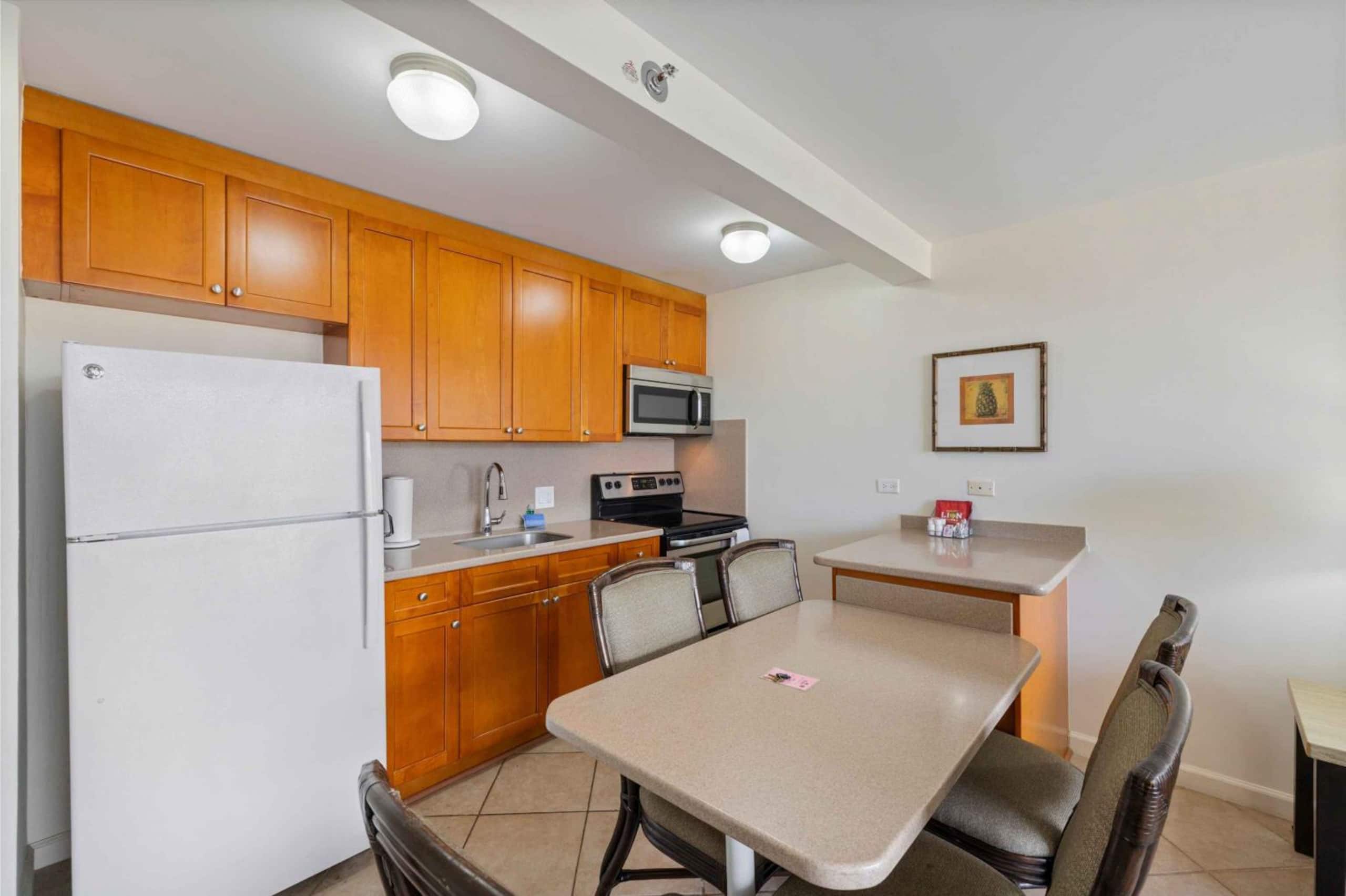 Brand New Listing Waikiki Condo Pool/Gym & Parking - Image 8