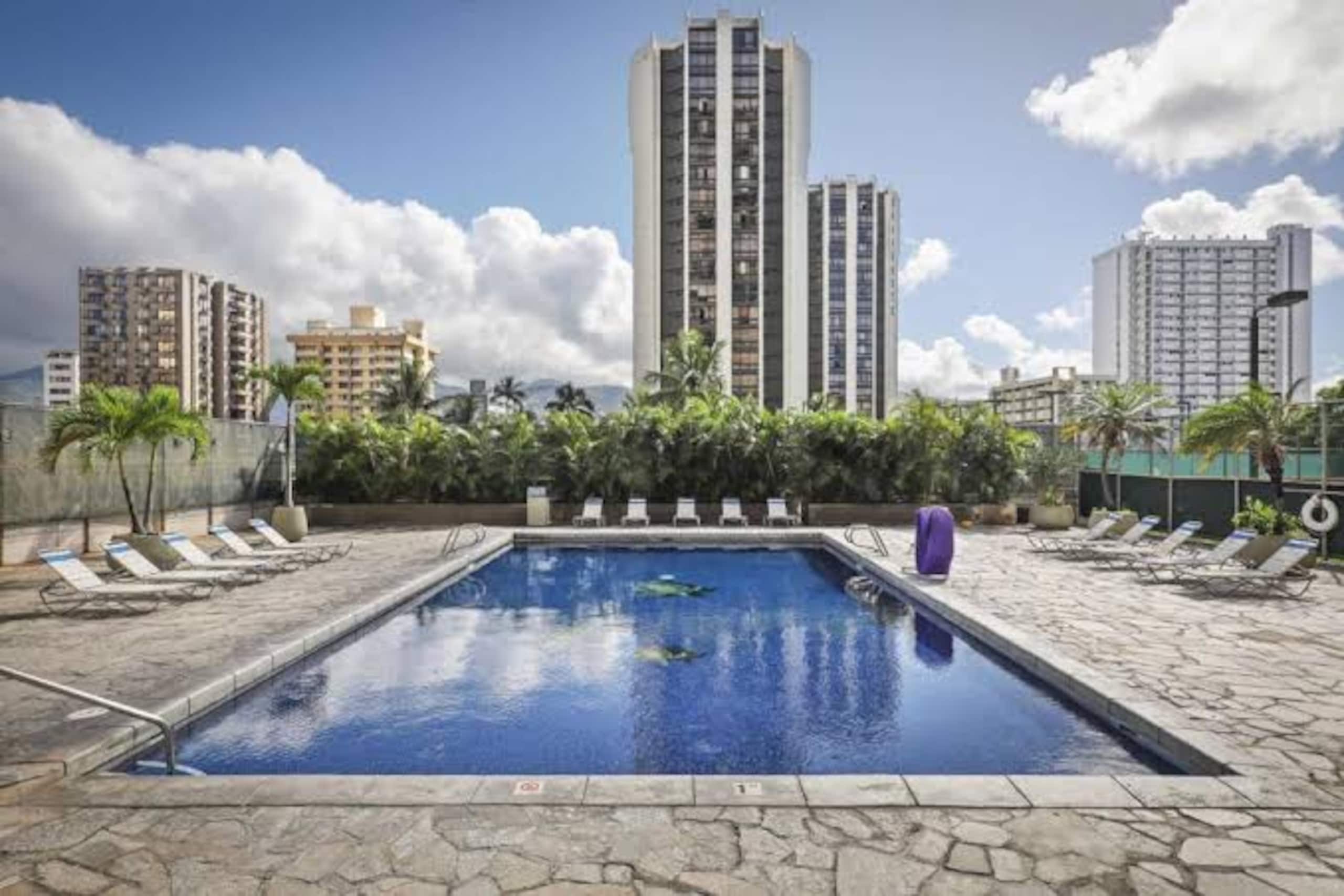 Brand New Listing Waikiki Condo Pool/Gym & Parking - Image 21