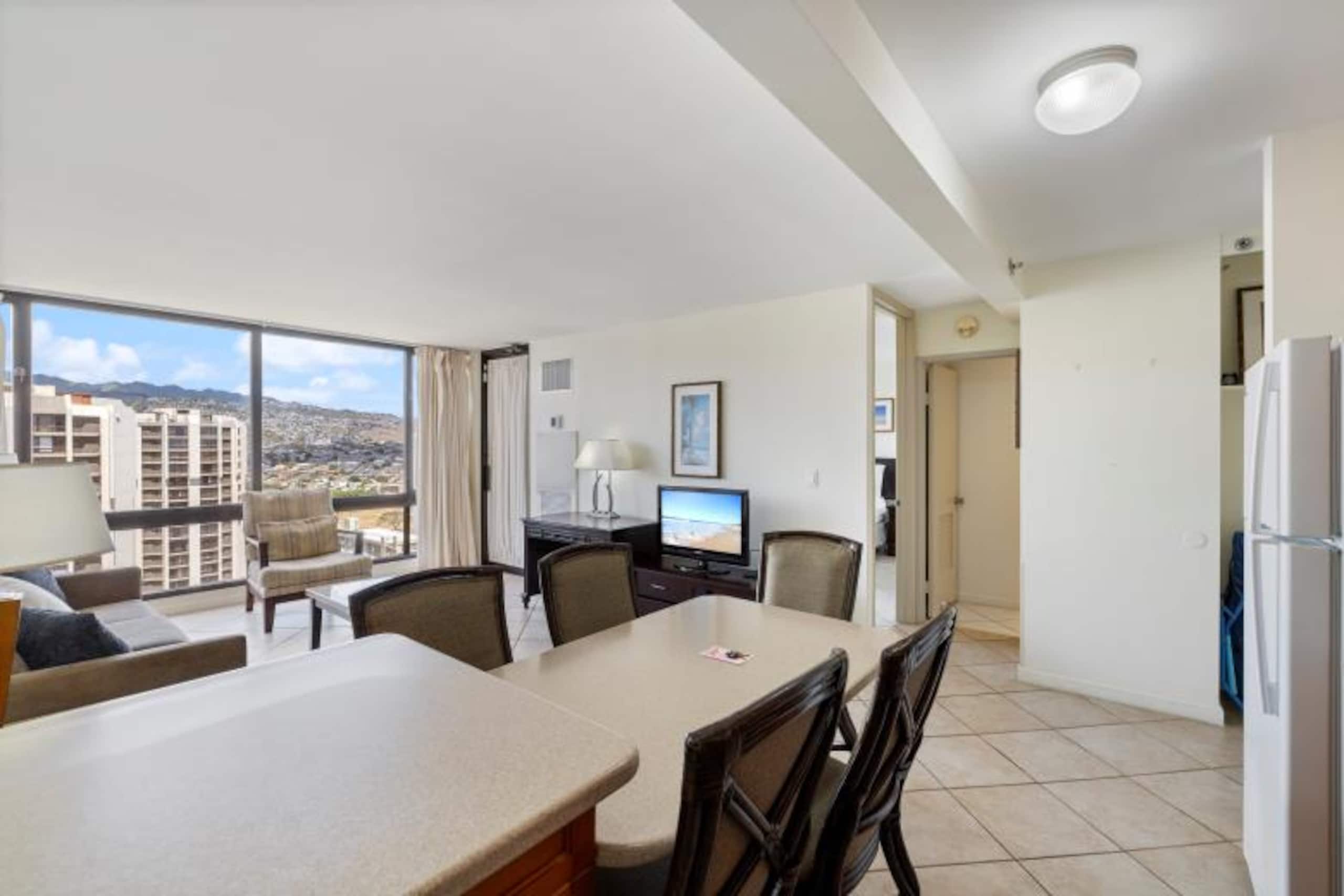 Brand New Listing Waikiki Condo Pool/Gym & Parking - Image 9