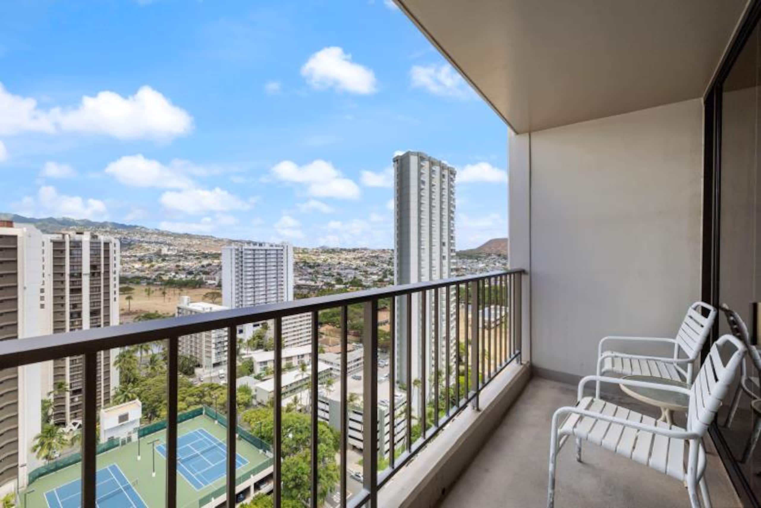Brand New Listing Waikiki Condo Pool/Gym & Parking - Image 18