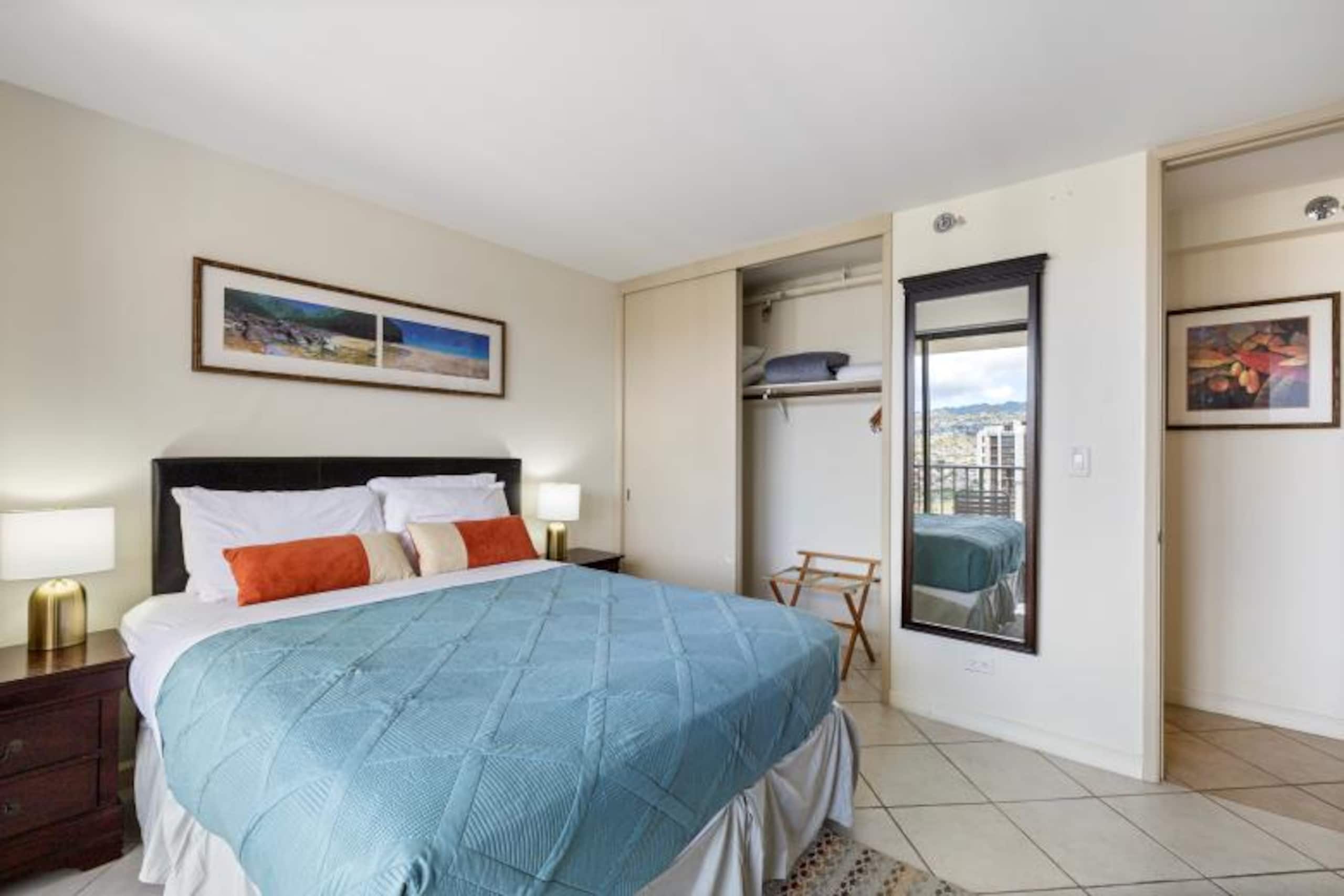 Brand New Listing Waikiki Condo Pool/Gym & Parking - Image 12