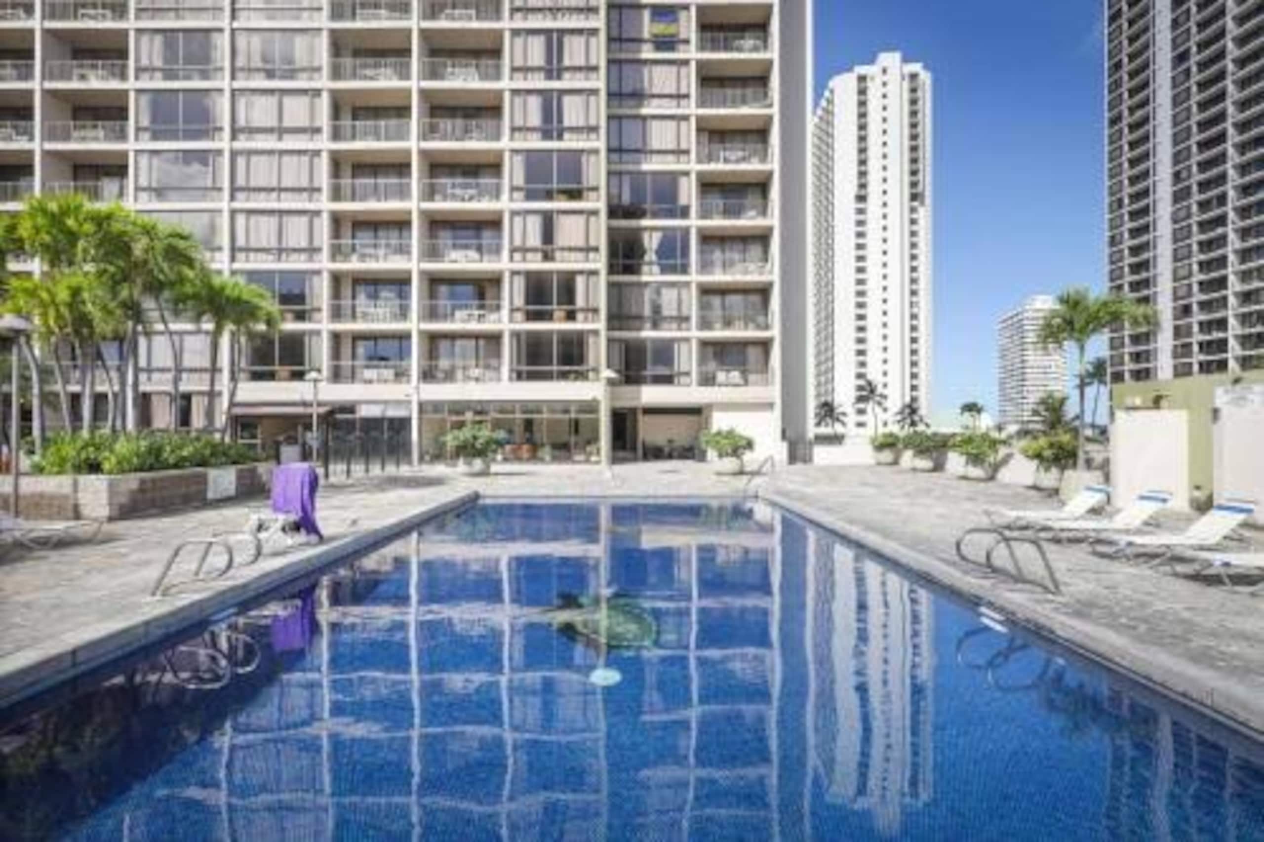 Brand New Listing Waikiki Condo Pool/Gym & Parking - Image 22
