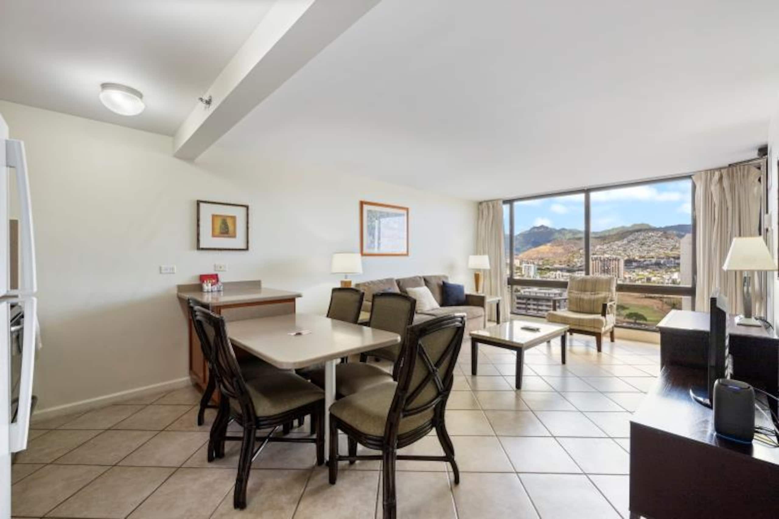 Brand New Listing Waikiki Condo Pool/Gym & Parking - Image 10