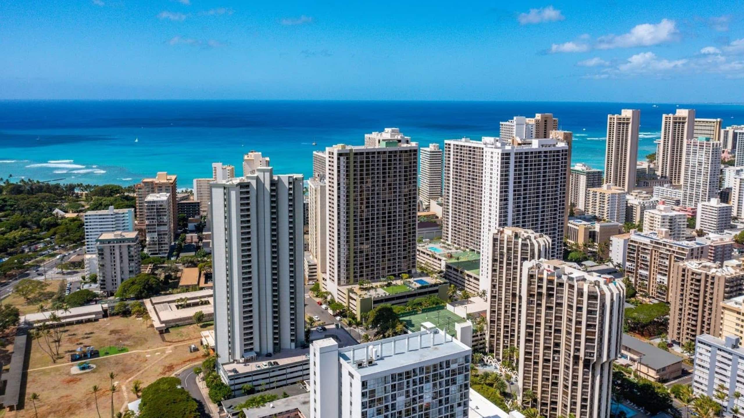 Brand New Listing Waikiki Condo Pool/Gym & Parking - Image 27