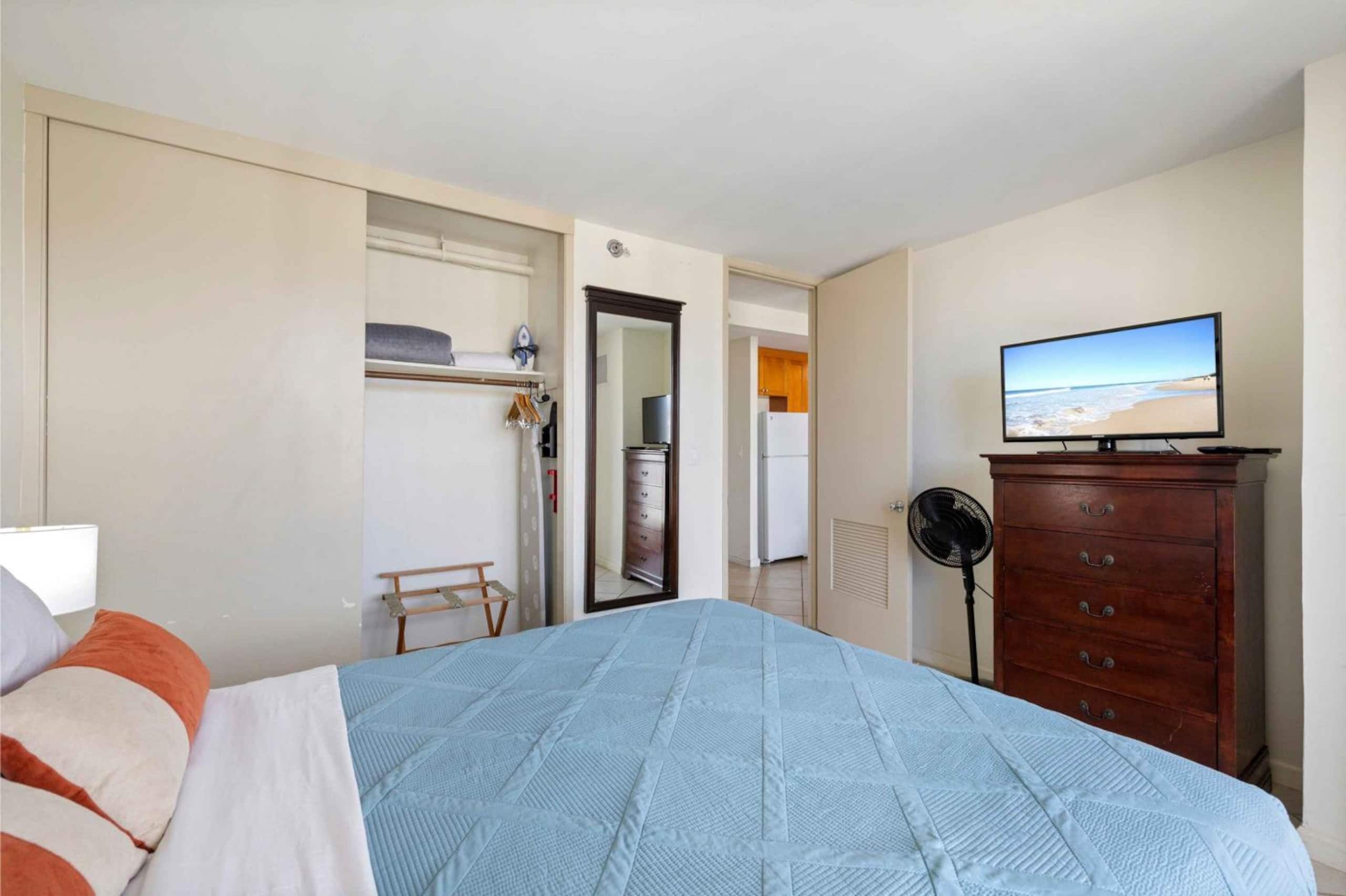 Brand New Listing Waikiki Condo Pool/Gym & Parking - Image 14