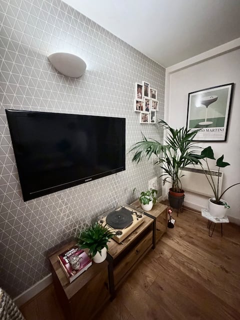 Top performing Airbnb: Northern Quarter Apartment Relaxed Late Check-Out in Piccadilly & Northern Quarter