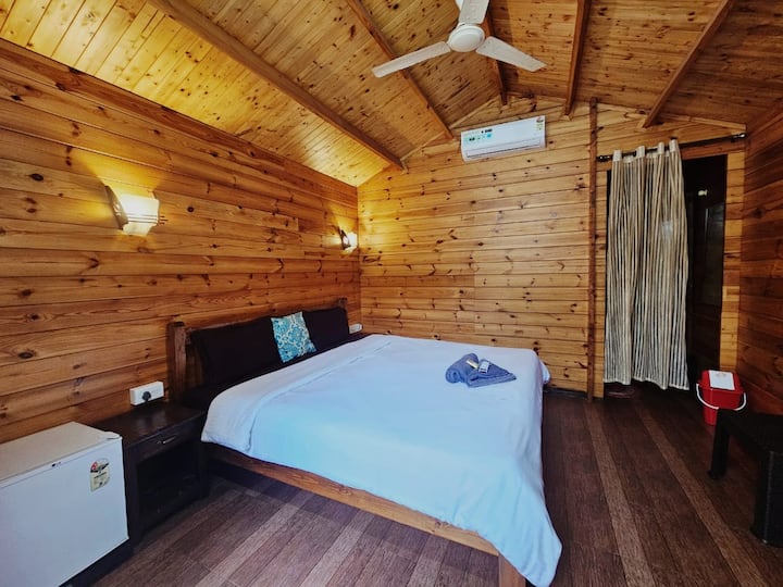 Willow Cottage - Cozy Retreat By The Pool - Goa
