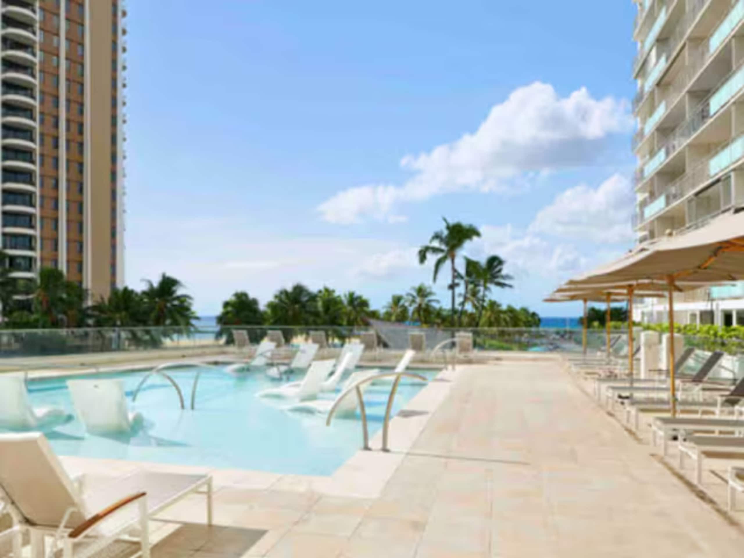 Hotel in Honolulu · ★4.88 · 1 bedroom · 3 beds · 1 private bath - Image 37