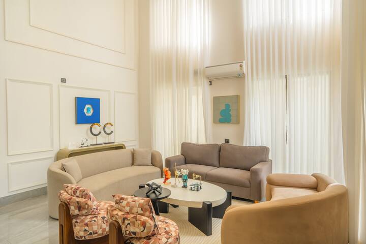 Living room image 5