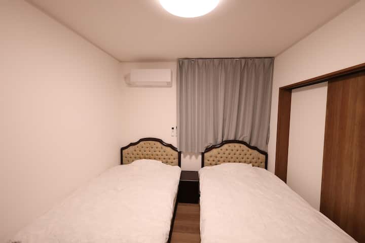 1階にある部屋「楓」の寝室です。