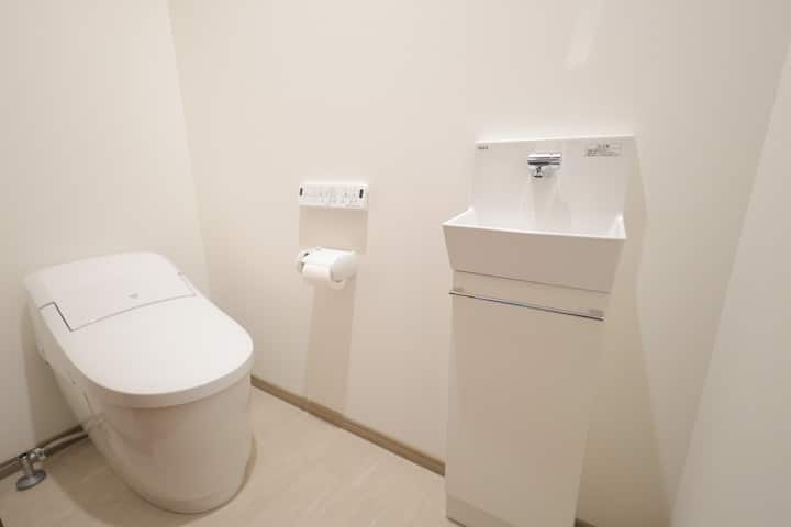 1階にある部屋「楓」のトイレです。