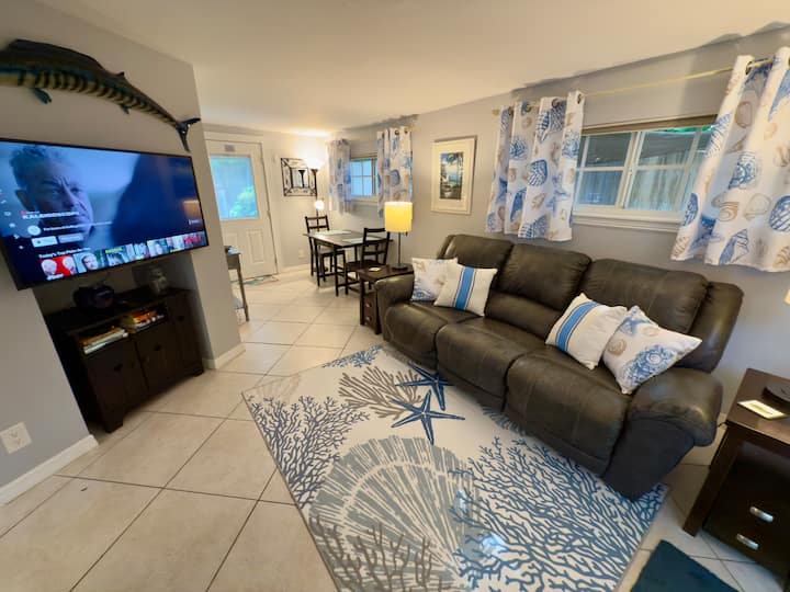 Secluded 1bed 1bath Cottage Near The Beach - Delray Beach, FL