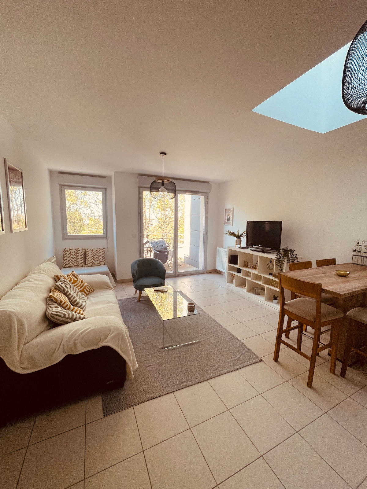 Propriété Airbnb réussie: Very bright 2-bedroom apartment with terrace à Blagnac