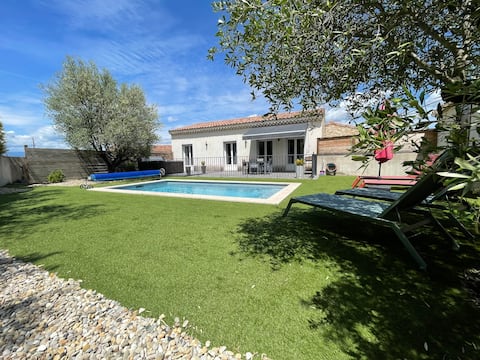 Air-conditioned villa with pool and spa