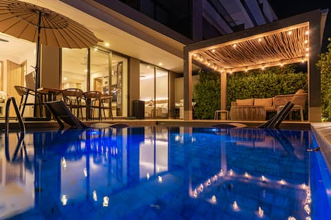 Deluxe 2BR in Morros Eos with private pool & Beach
